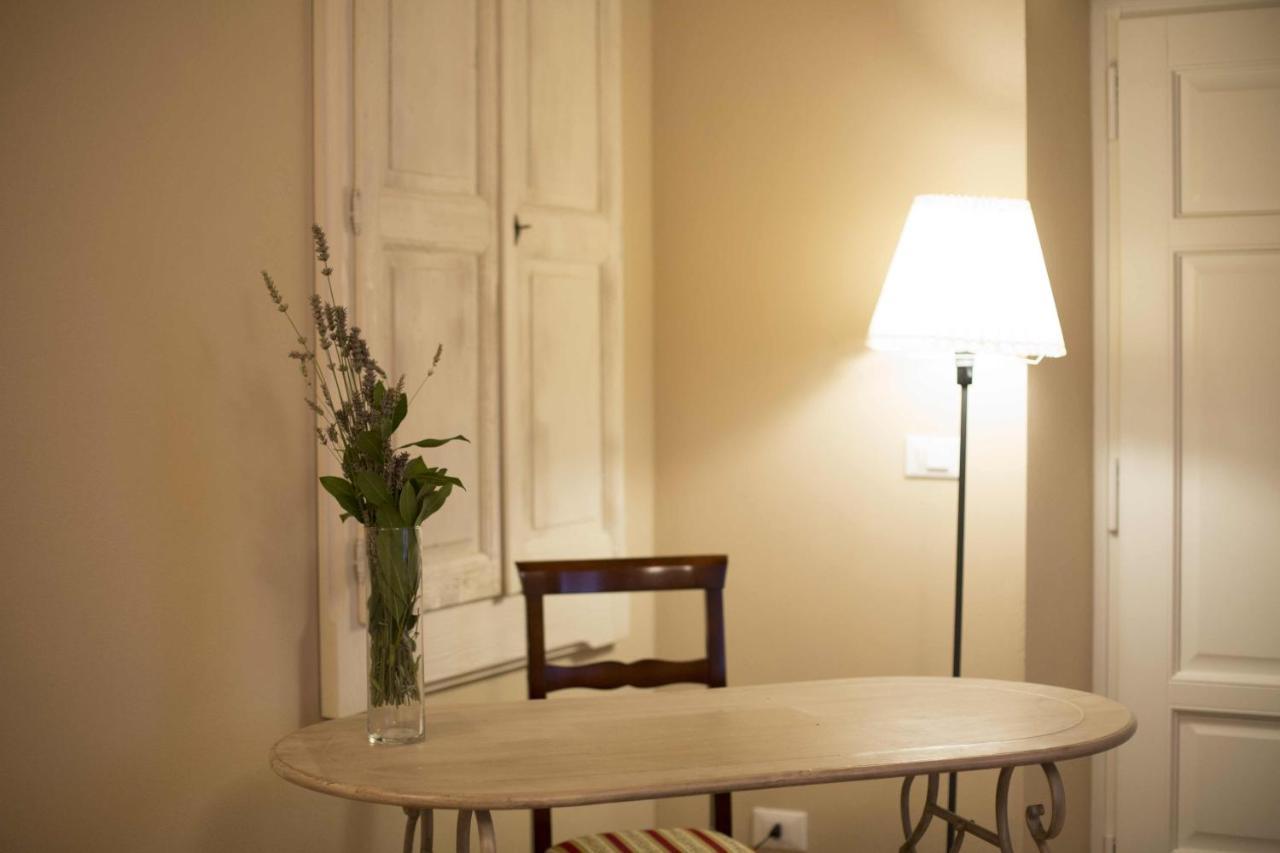 Bed and Breakfast Dimora Della Rocca Costigliole d'Asti Exterior foto